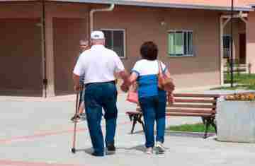  Saúde alerta sobre os riscos de queda de idosos; foram 13 mil casos no Paraná em 2025 